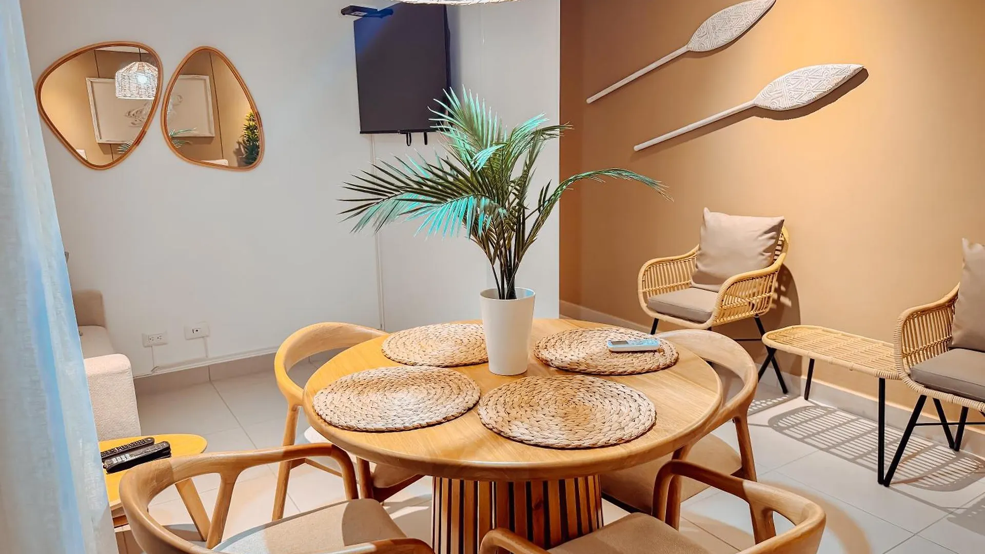 Ambar Roca 1001 Apartment Gaira