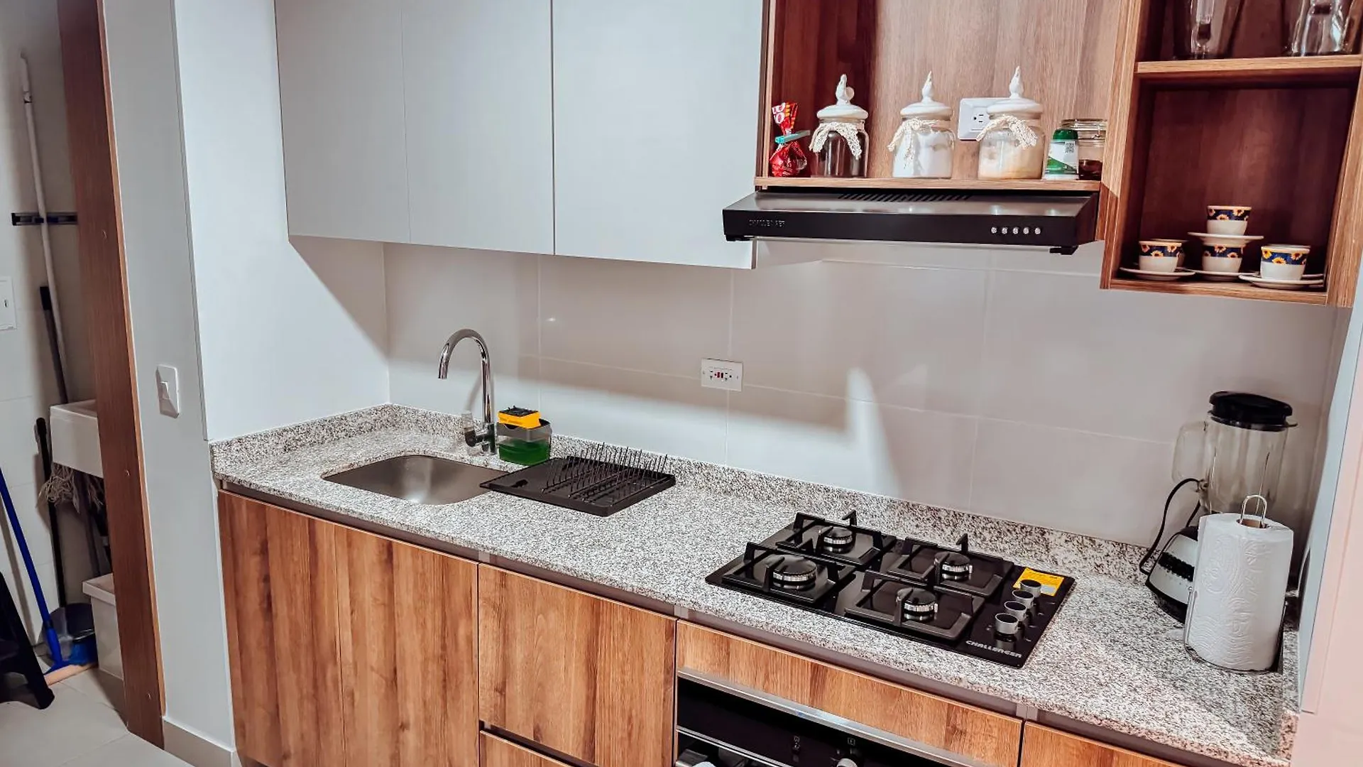 Ambar Roca 1001 Apartment Gaira