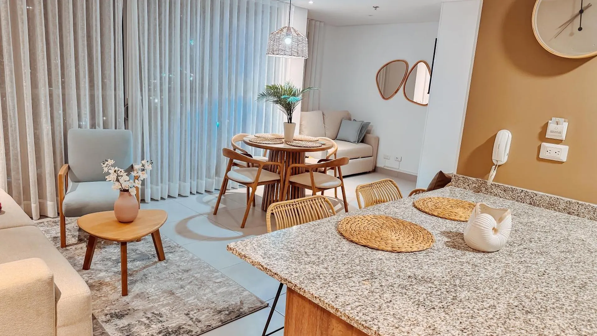 Ambar Roca 1001 Apartment Gaira 0*,