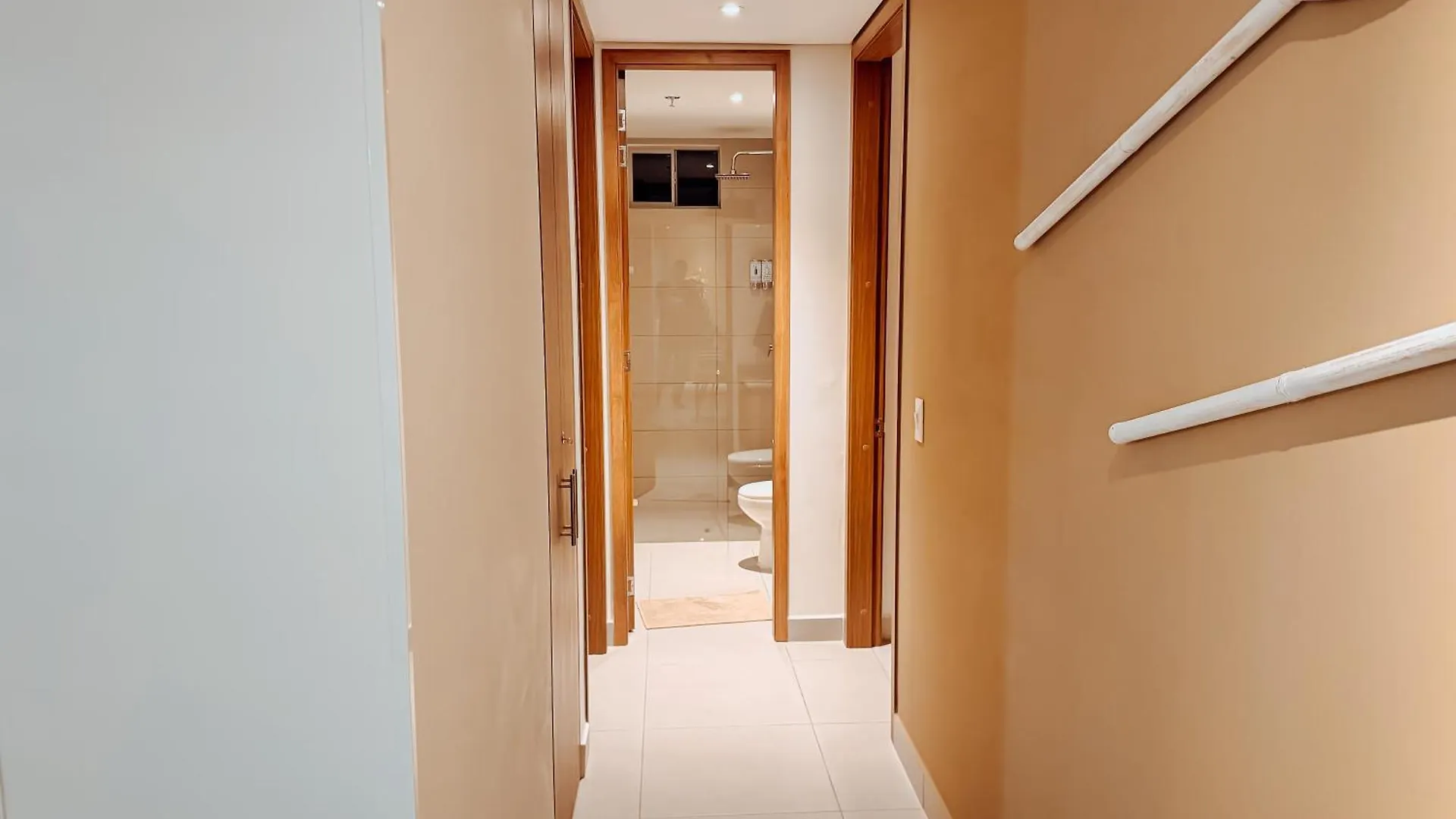 Ambar Roca 1001 Apartment Gaira